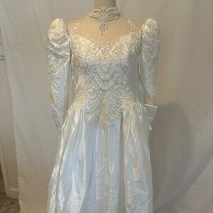 Wedding dress Size 2//4.